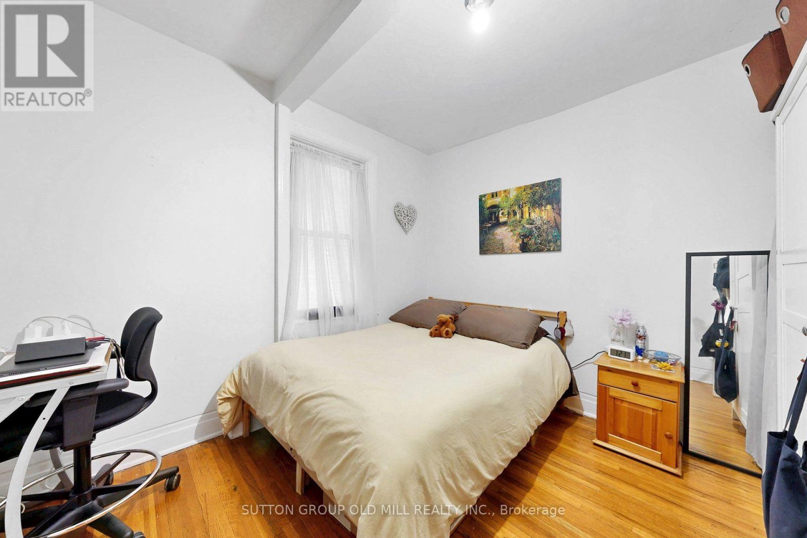 1060 College Street Property Photo 19