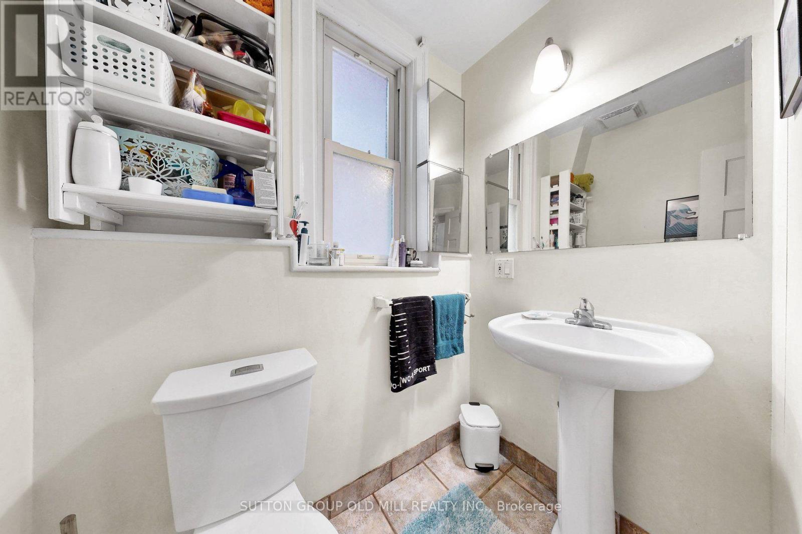 1060 College Street Property Photo 20