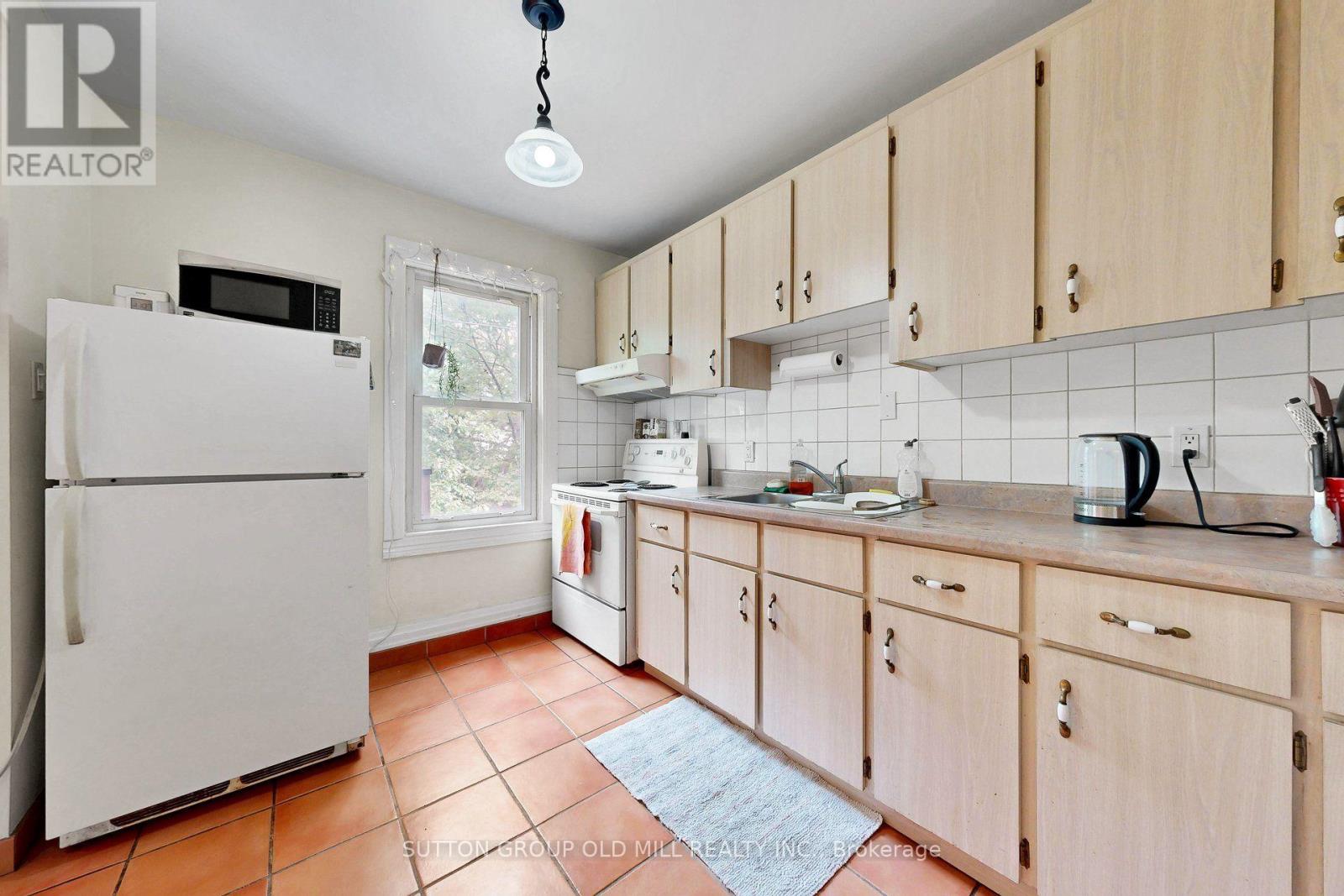 1060 College Street Property Photo 22
