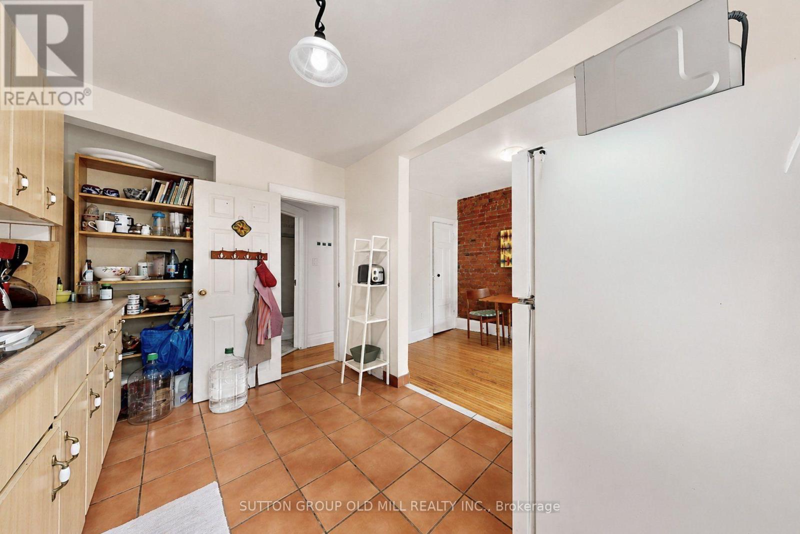 1060 College Street Property Photo 25