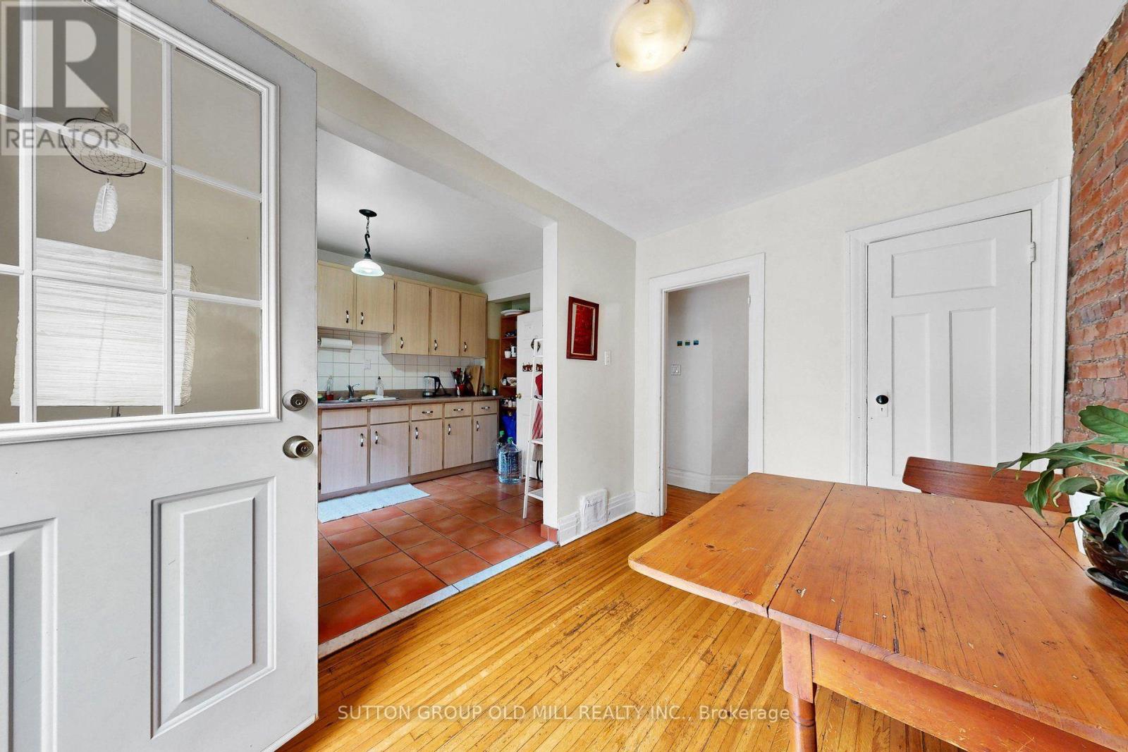 1060 College Street Property Photo 27