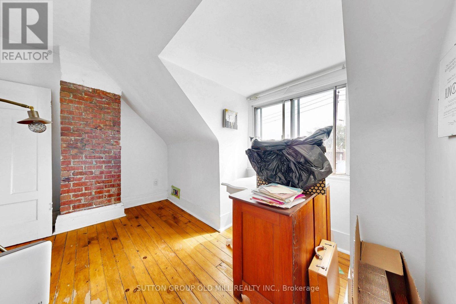 1060 College Street Property Photo 29