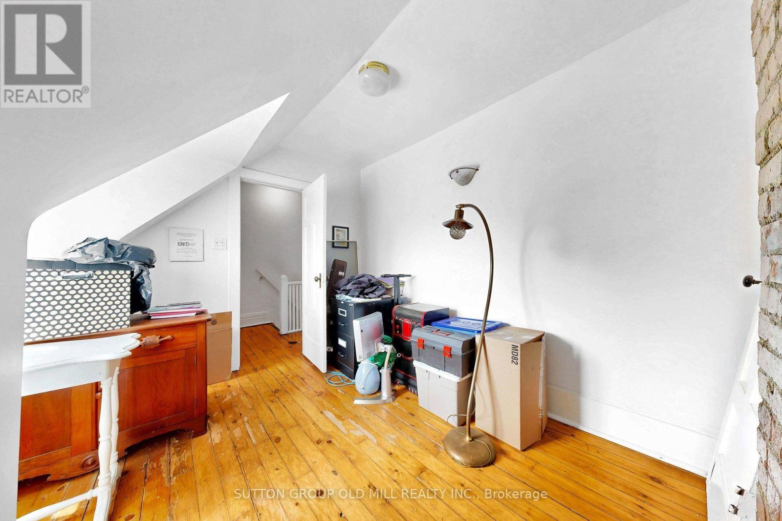 1060 College Street Property Photo 30