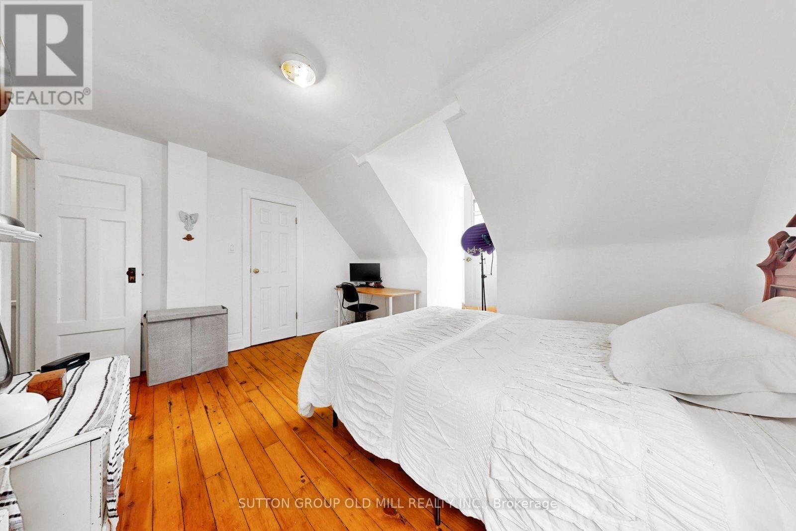1060 College Street Property Photo 32