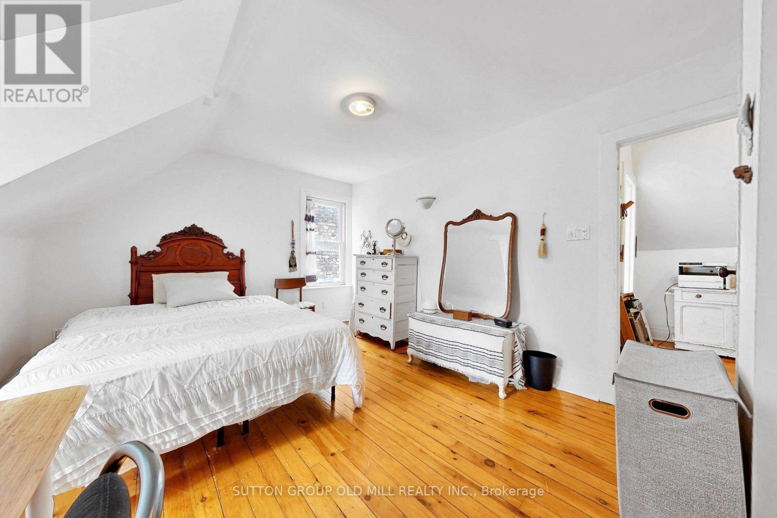 1060 College Street Property Photo 33