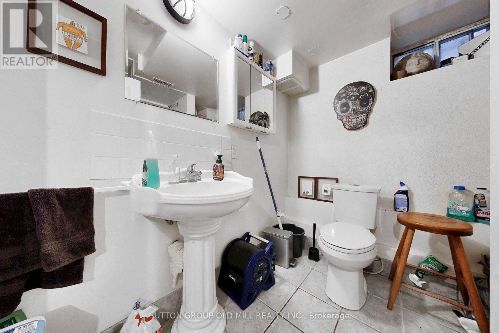 1060 College Street Property Photo 34
