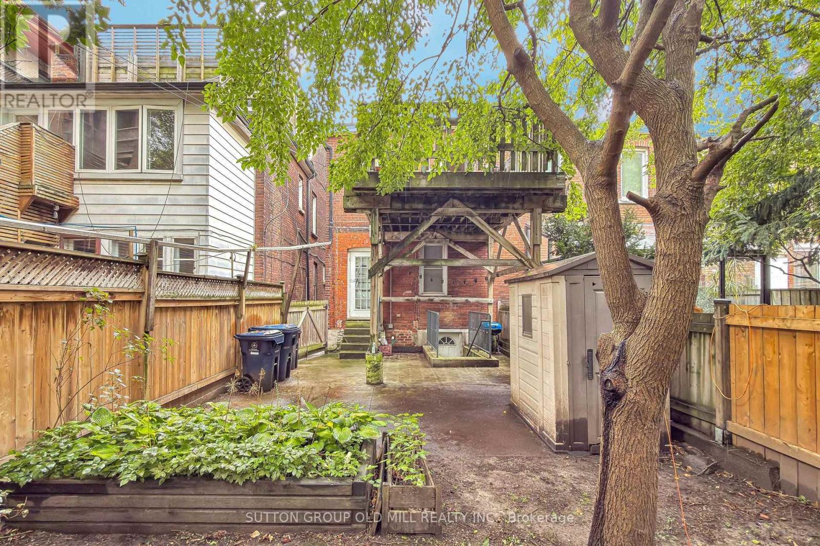 1060 College Street Property Photo 43