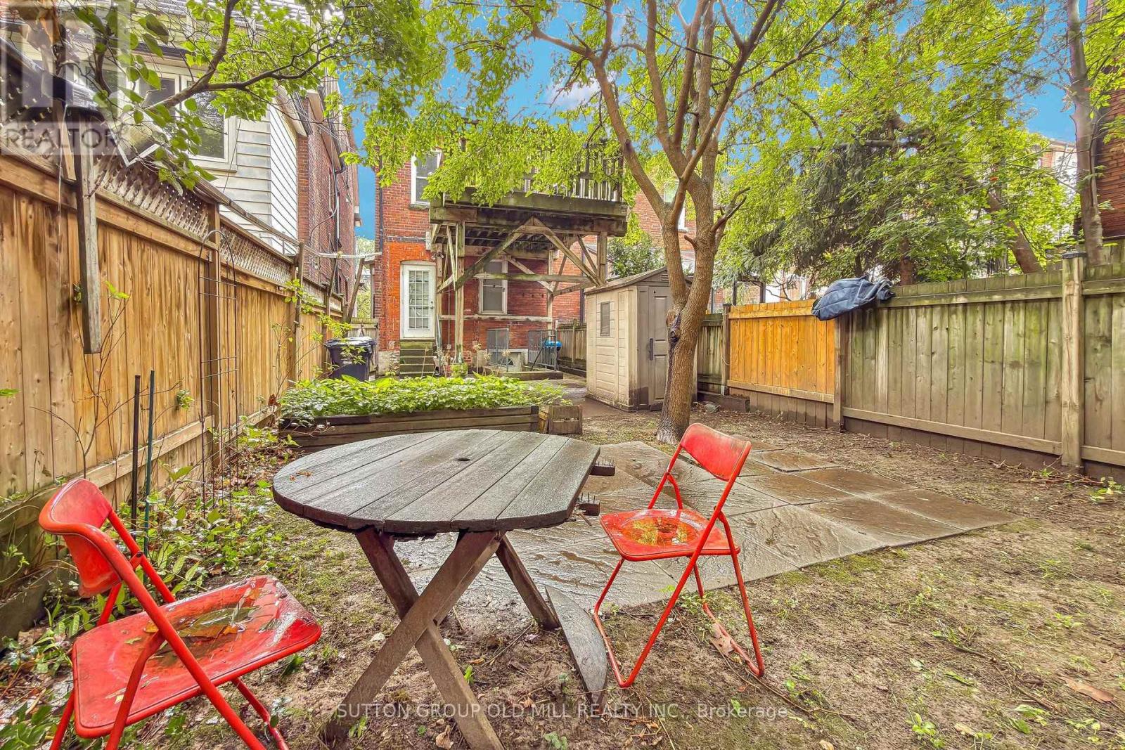 1060 College Street Property Photo 44