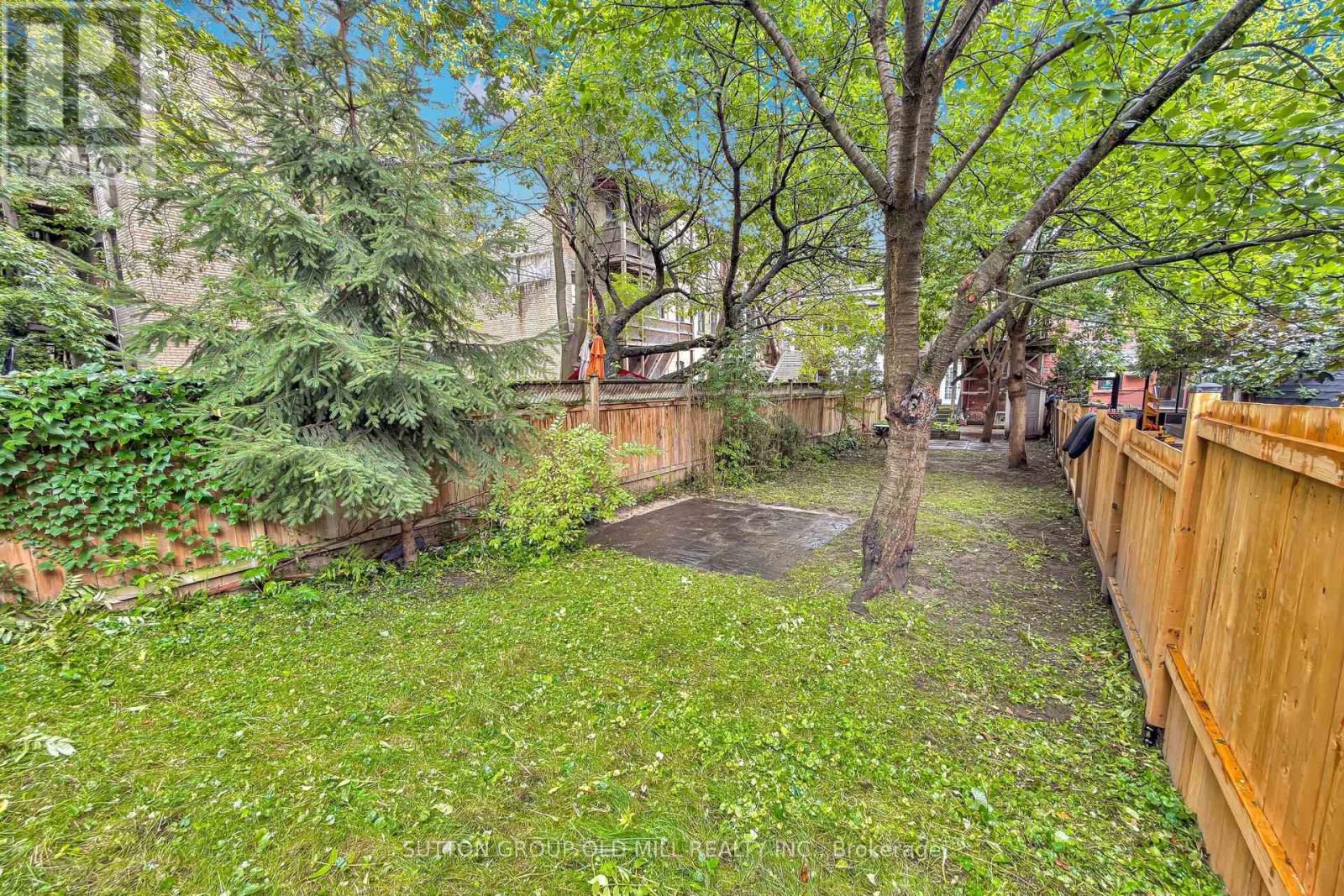 1060 College Street Property Photo 49