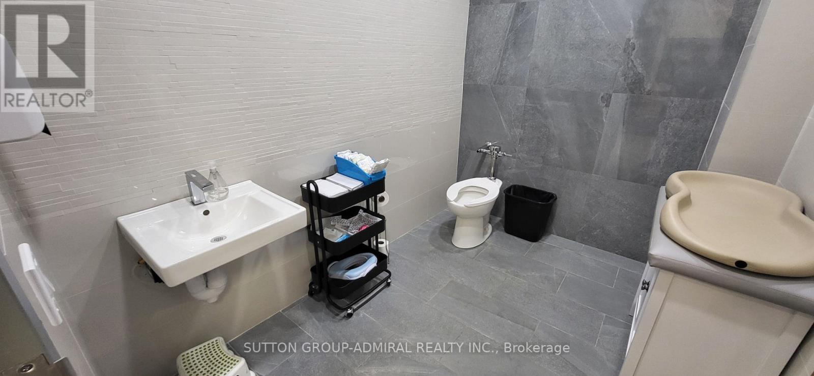 204a - 845 St Clair Avenue W Property Photo 27