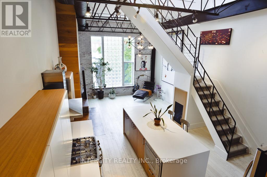 208 - 676 Richmond Street W Property Photo 1