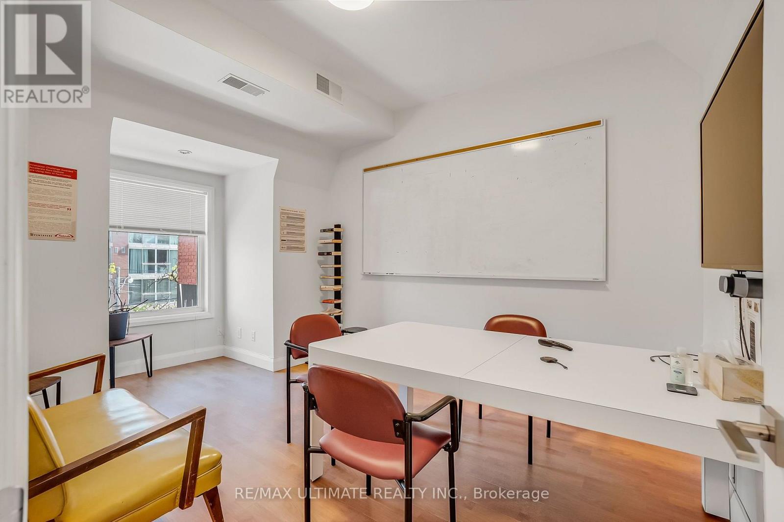 3rd Floor - 460 College Street Property Photo 11