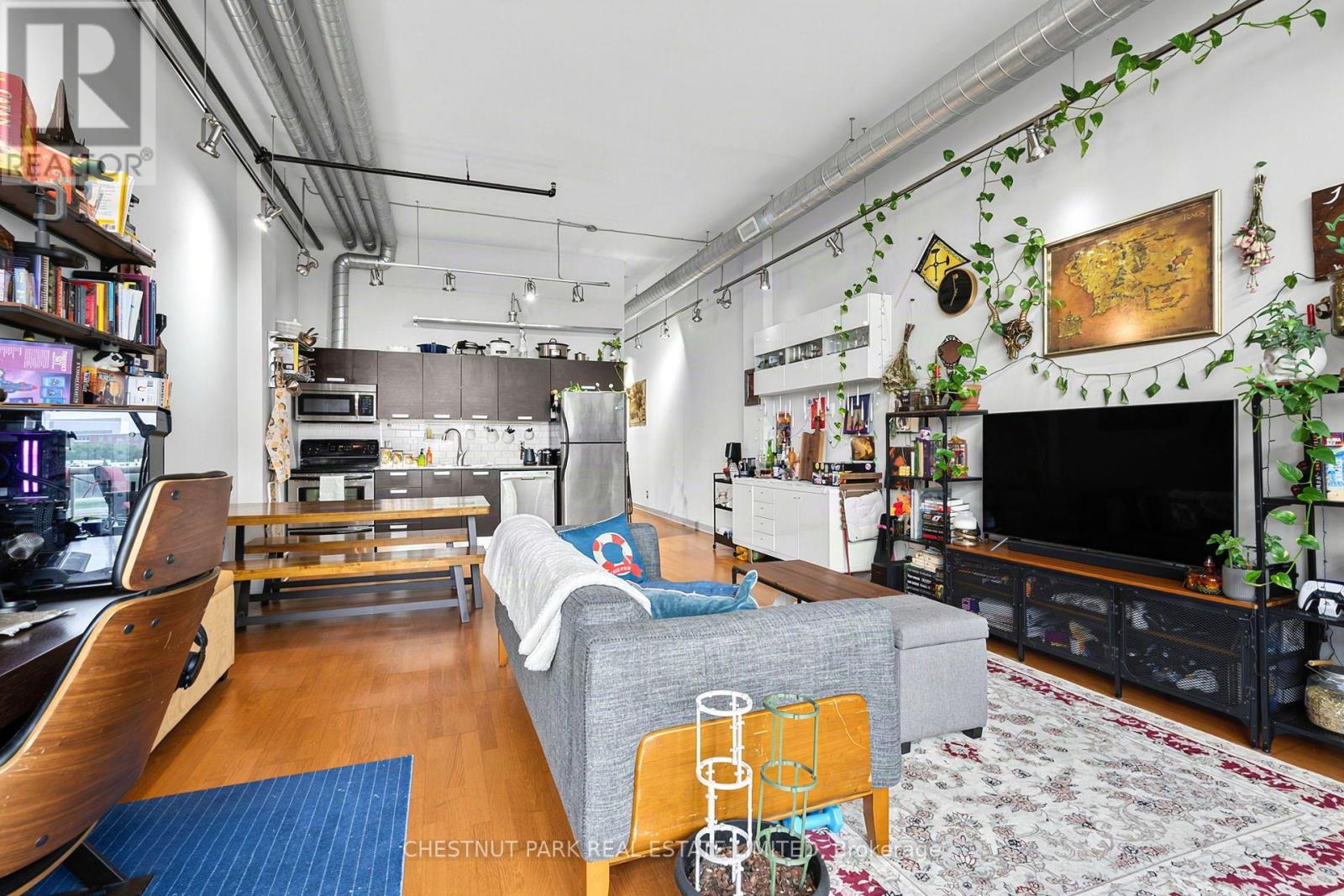 401 - 43 Hanna Avenue Property Photo 8