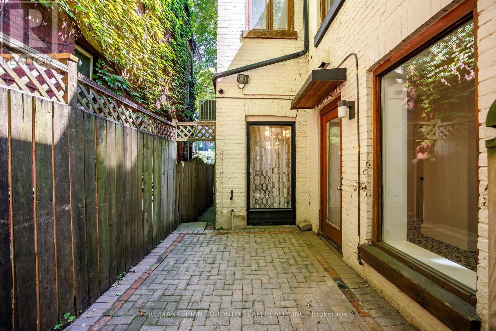 18 Draper Street Property Photo 32