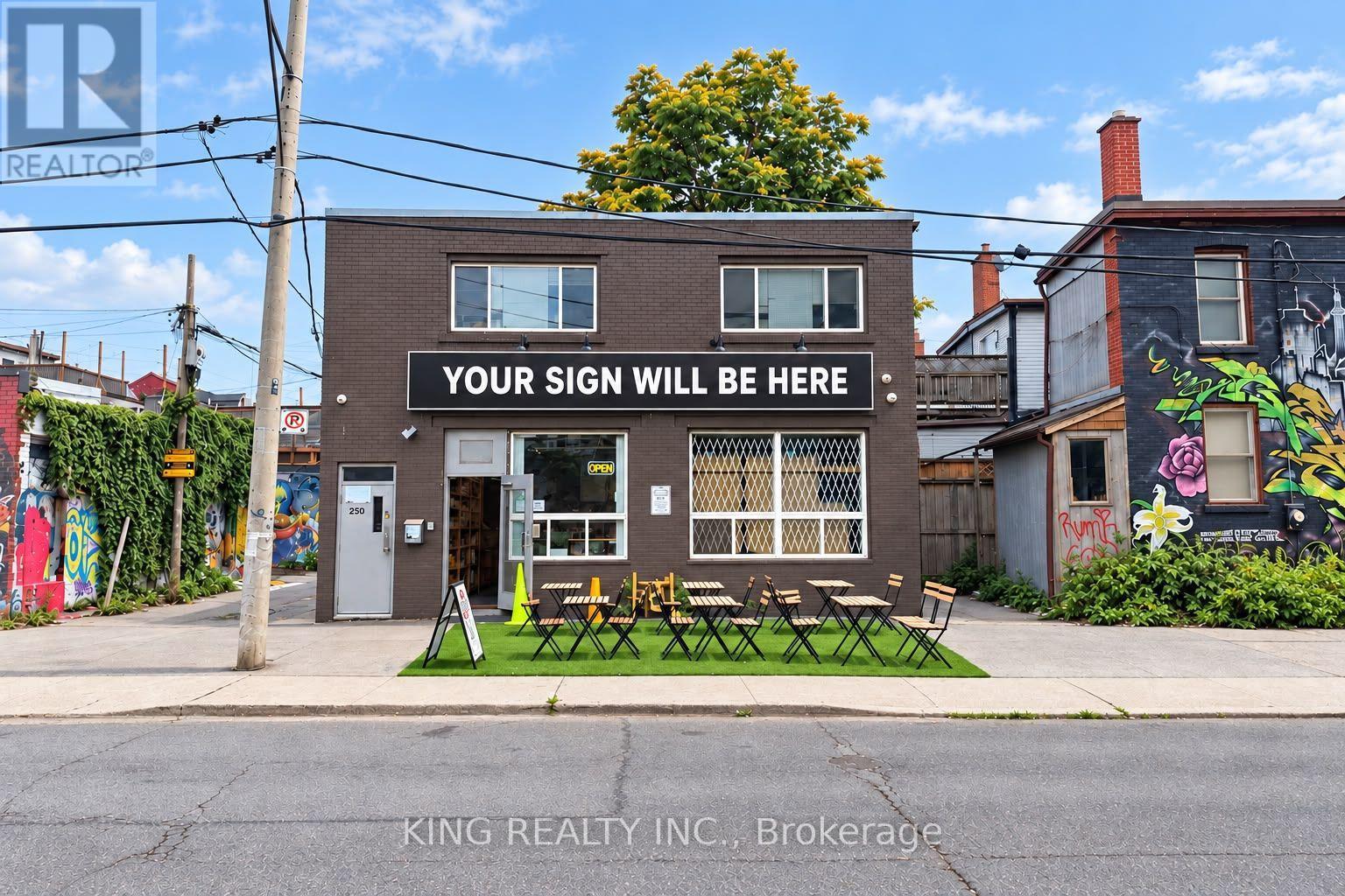 260 Niagara Street Property Photo 4