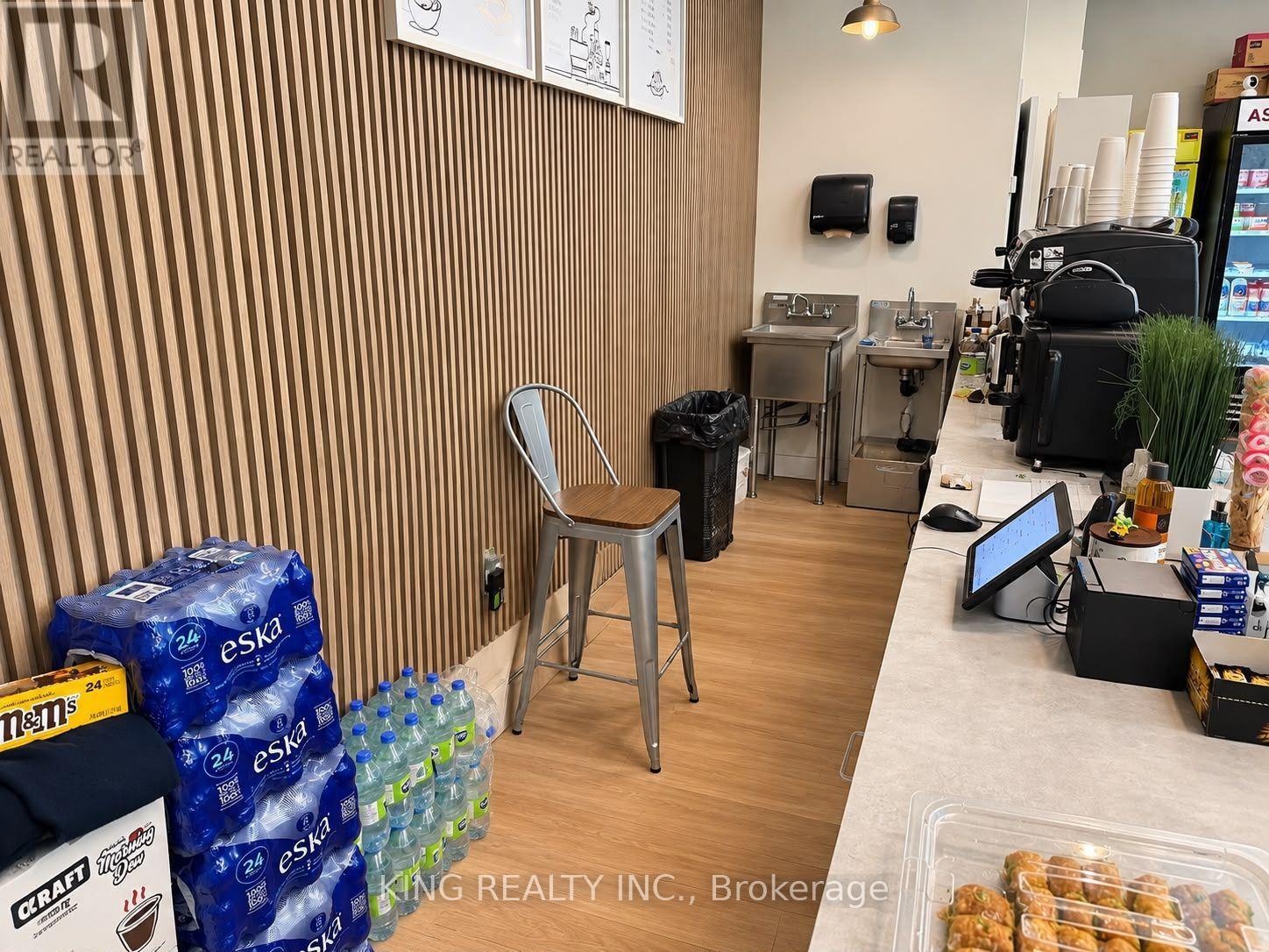260 Niagara Street Property Photo 11