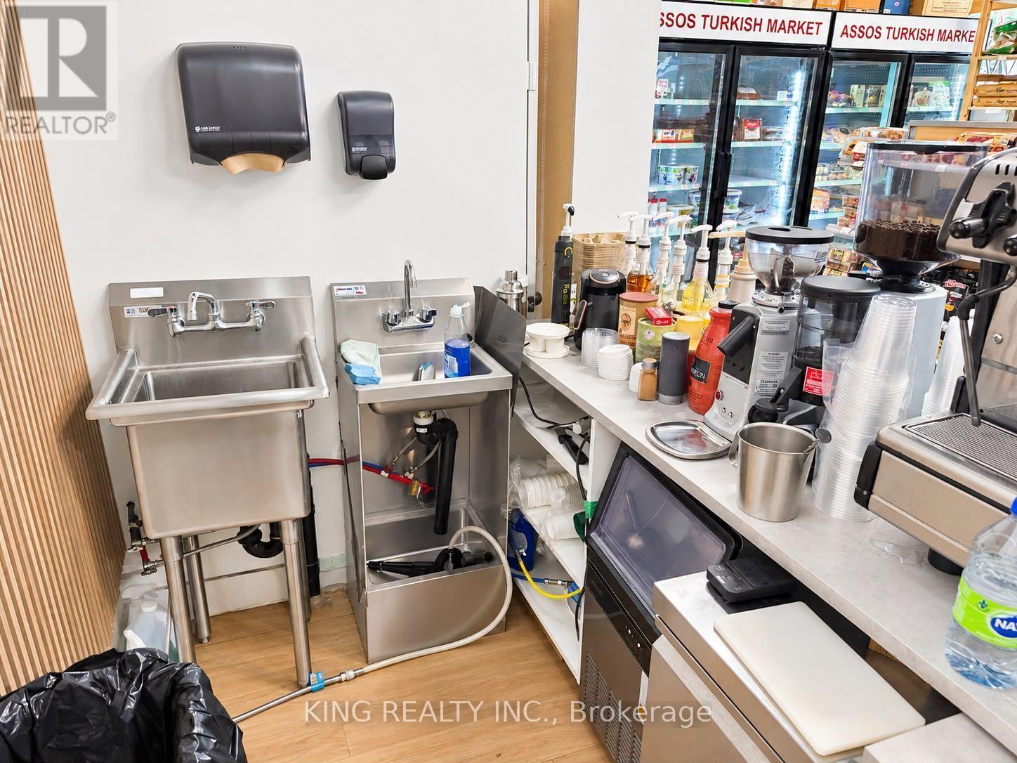 260 Niagara Street Property Photo 14