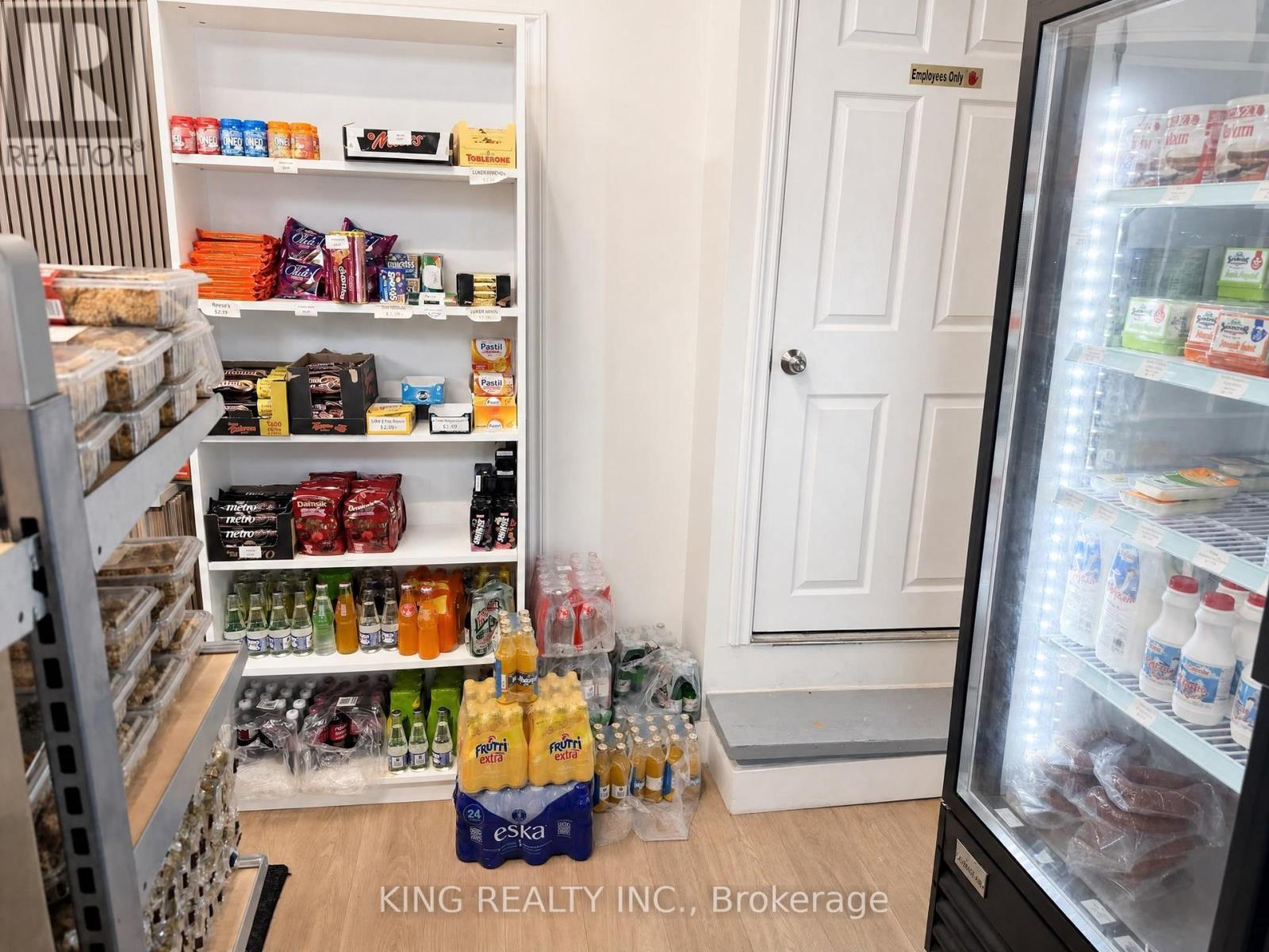 260 Niagara Street Property Photo 23