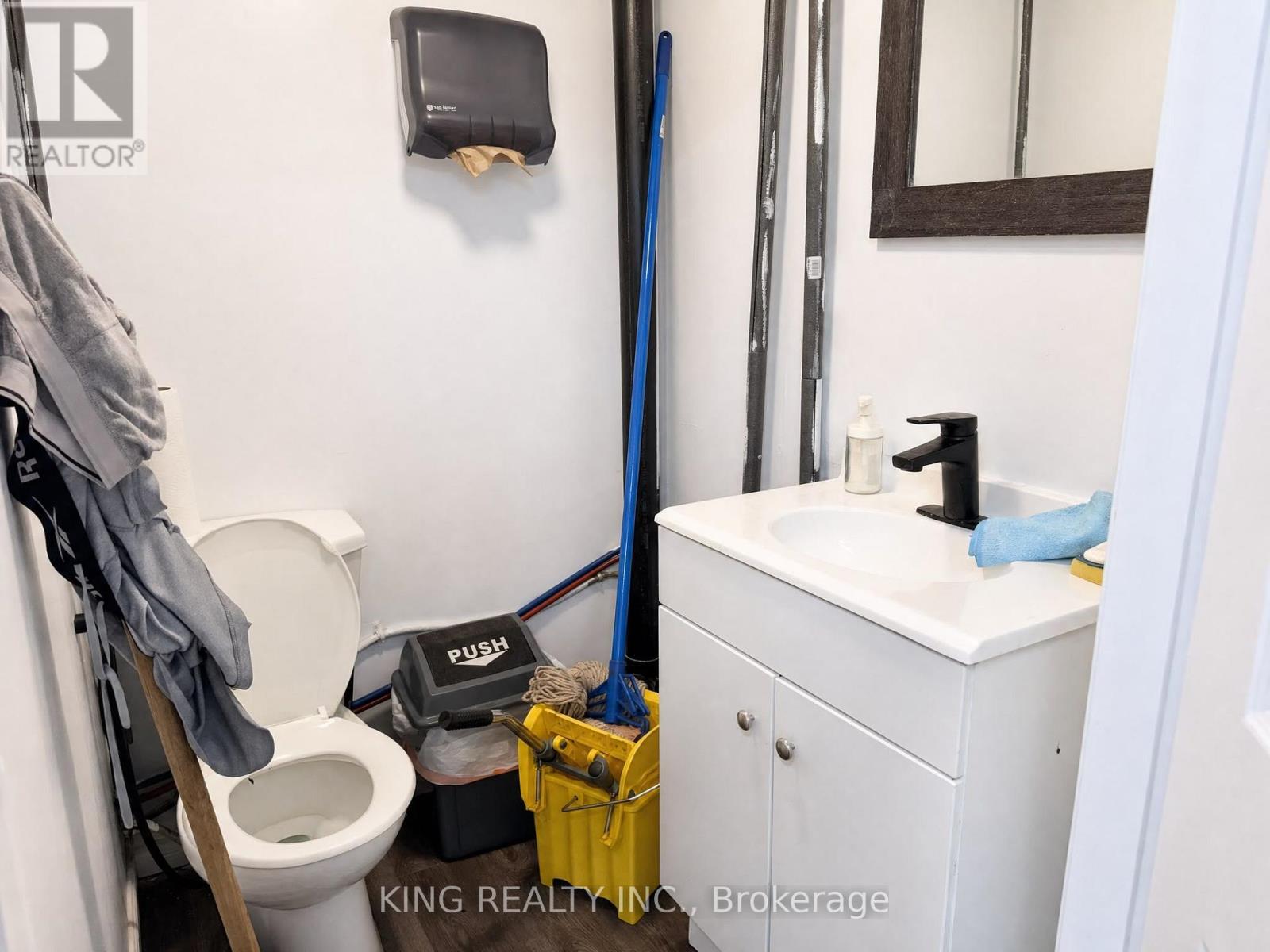 260 Niagara Street Property Photo 26