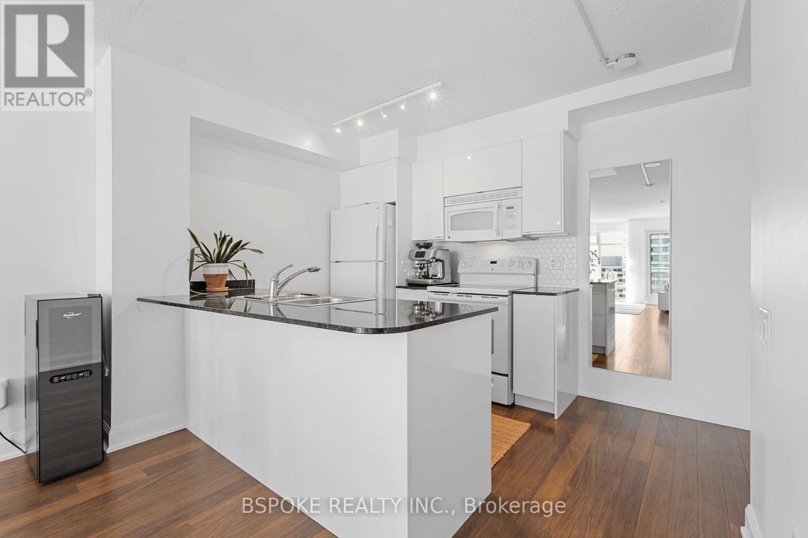 3012 - 2191 Yonge Street Property Photo 5