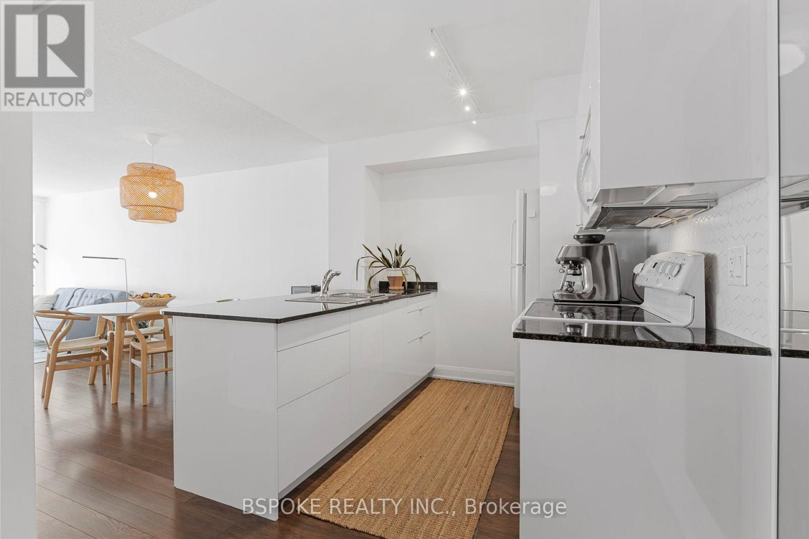 3012 - 2191 Yonge Street Property Photo 6