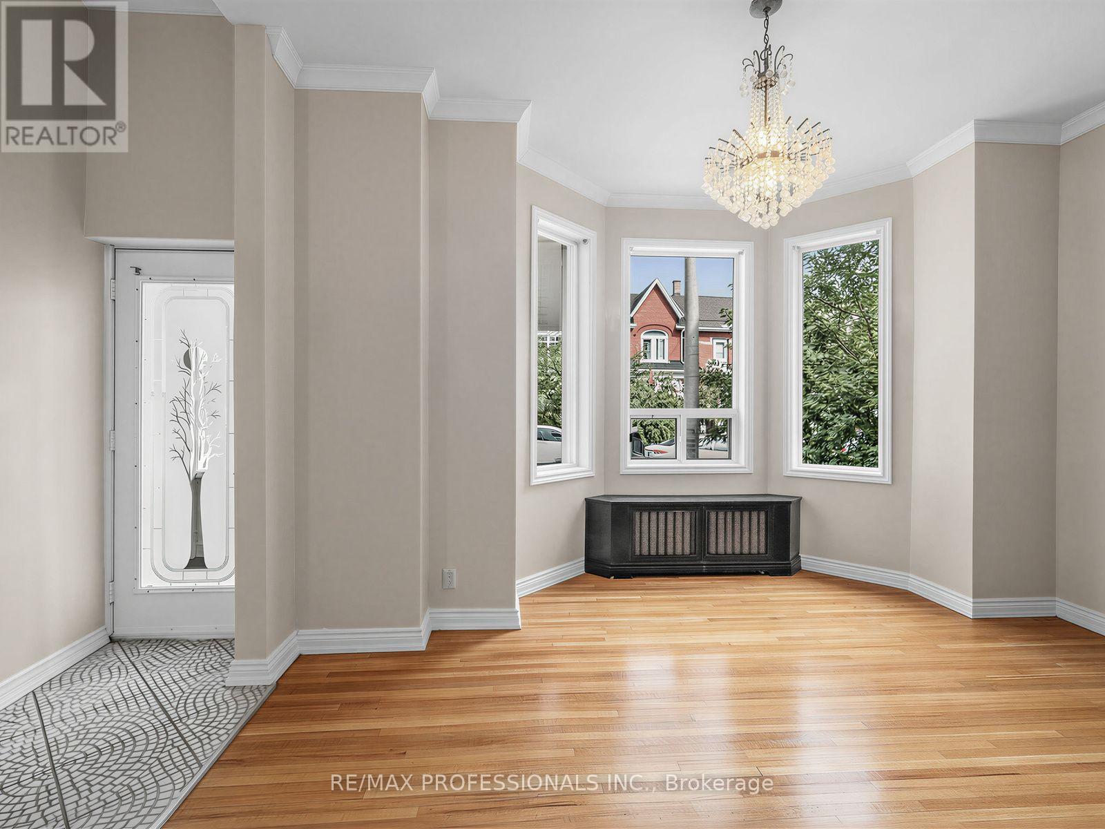 168 Markham Street Property Photo 6
