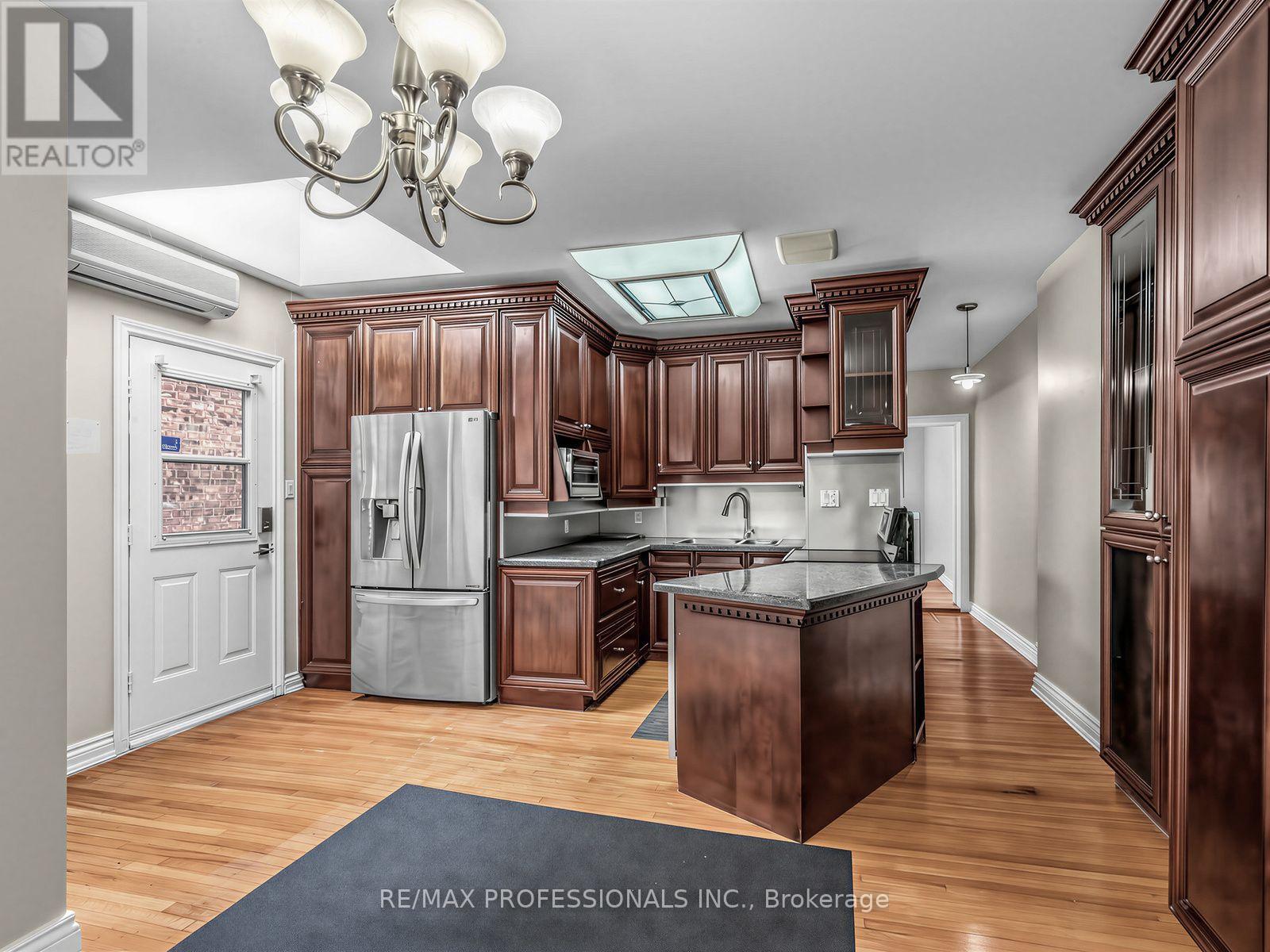 168 Markham Street Property Photo 10