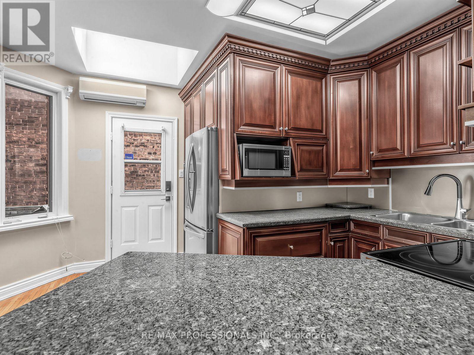 168 Markham Street Property Photo 13