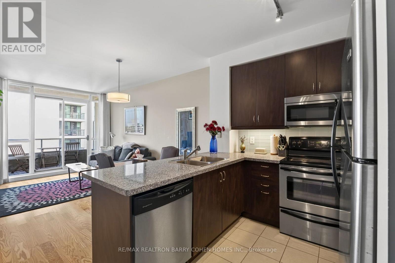 1404 - 500 St Clair Avenue W Property Photo 5
