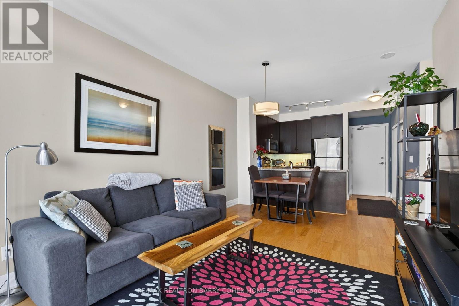1404 - 500 St Clair Avenue W Property Photo 8