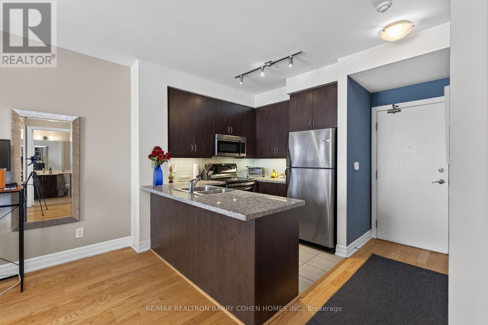 1404 - 500 St Clair Avenue W Property Photo 10