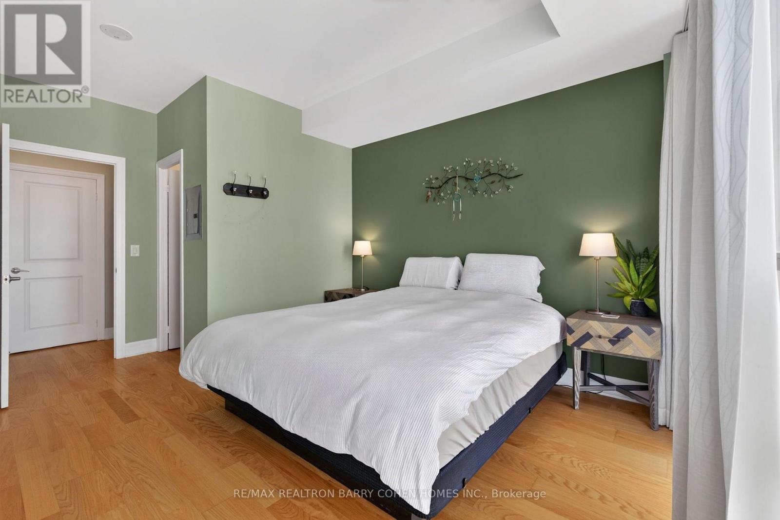 1404 - 500 St Clair Avenue W Property Photo 13