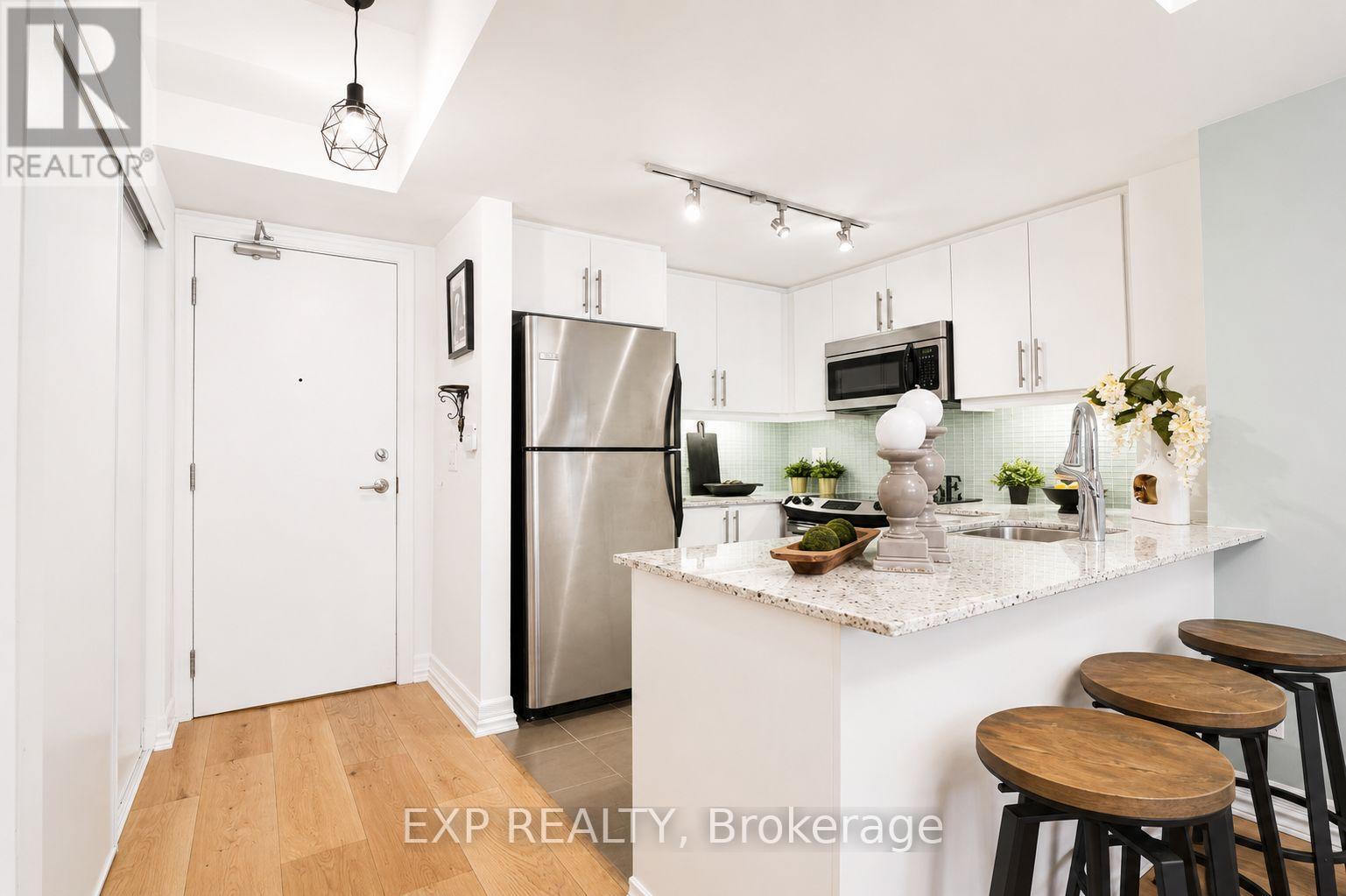 404 - 500 ST CLAIR AVENUE W Property Photo 1