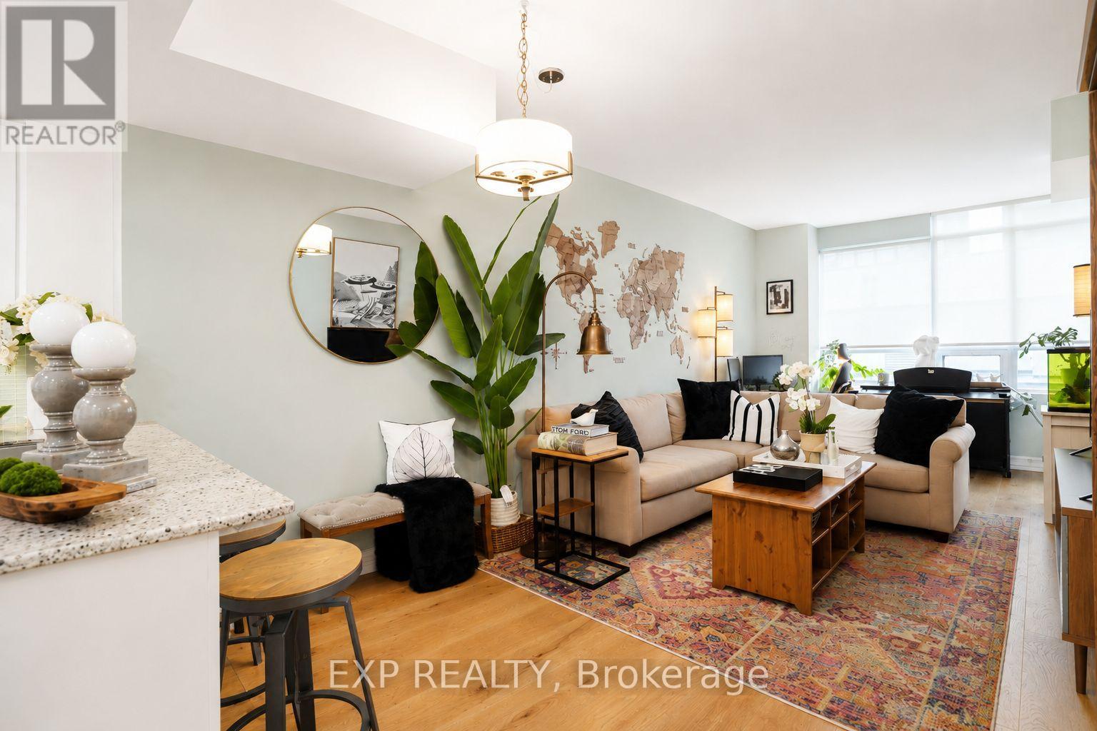 404 - 500 St Clair Avenue W Property Photo 3