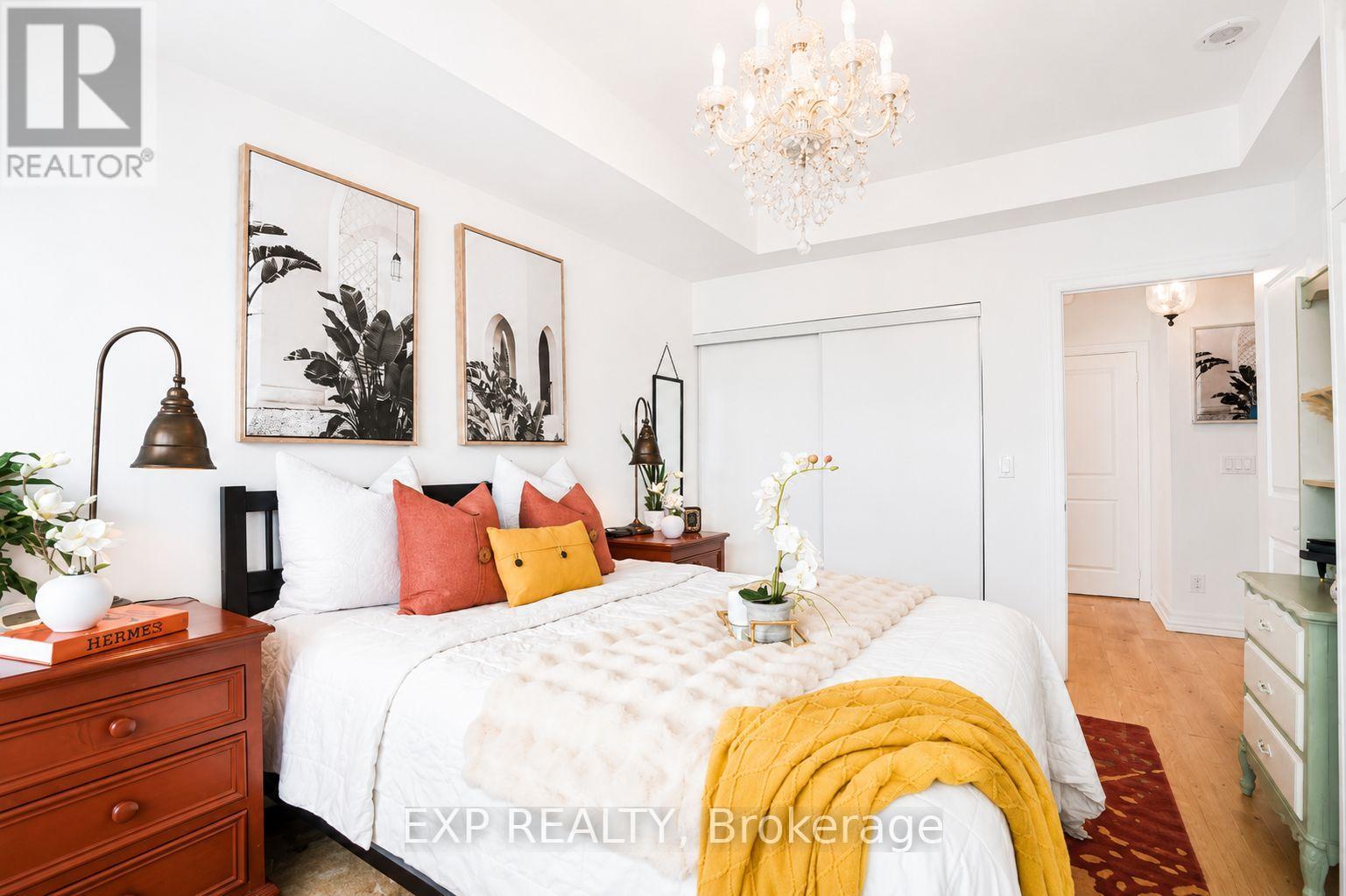 404 - 500 St Clair Avenue W Property Photo 5