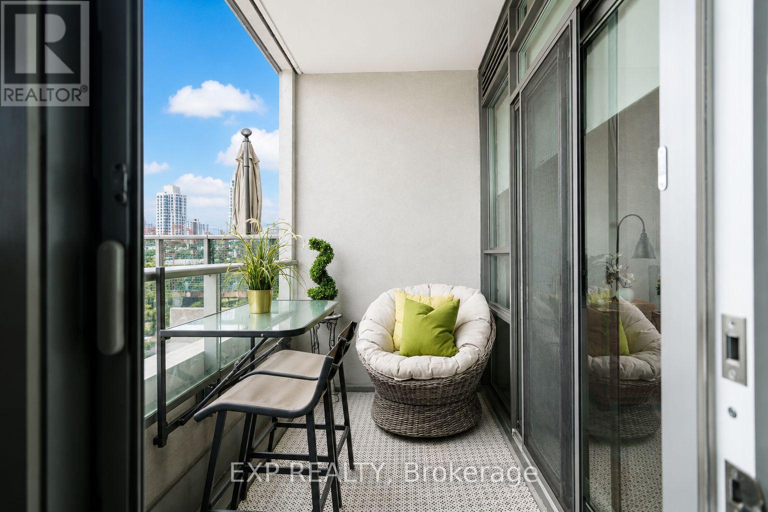 404 - 500 St Clair Avenue W Property Photo 6