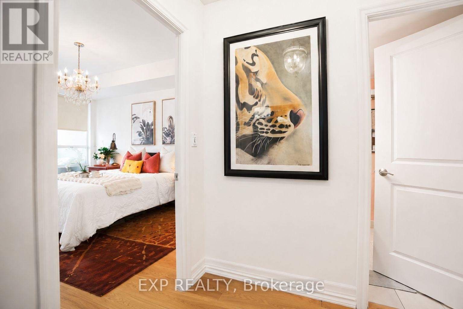 404 - 500 St Clair Avenue W Property Photo 8