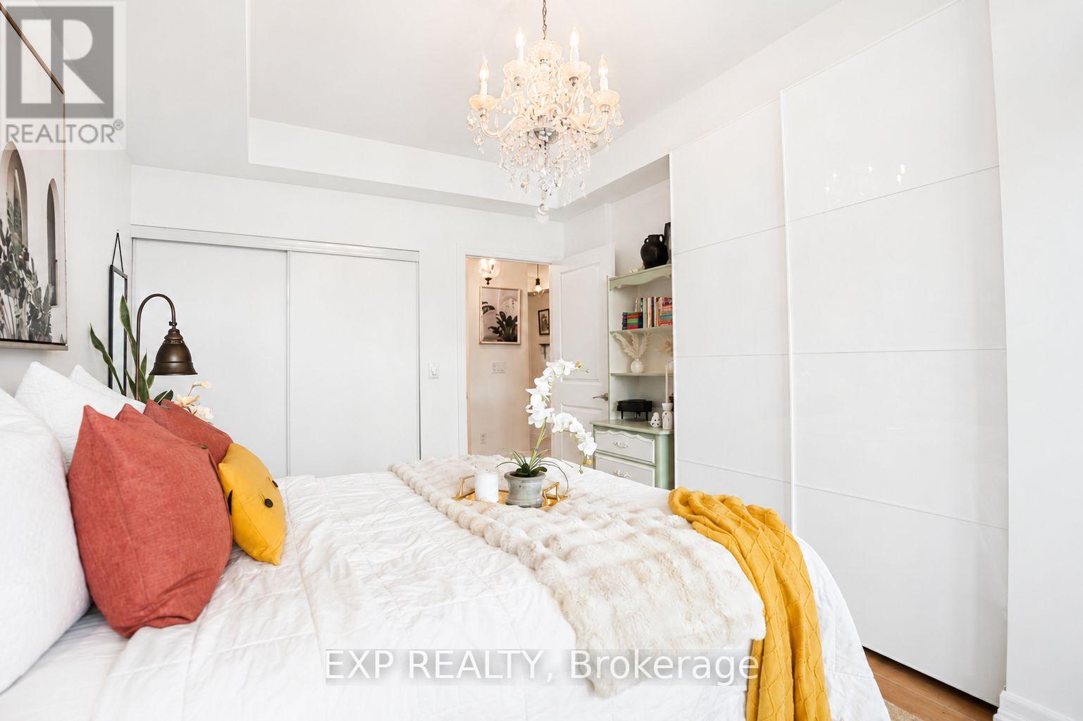 404 - 500 St Clair Avenue W Property Photo 11