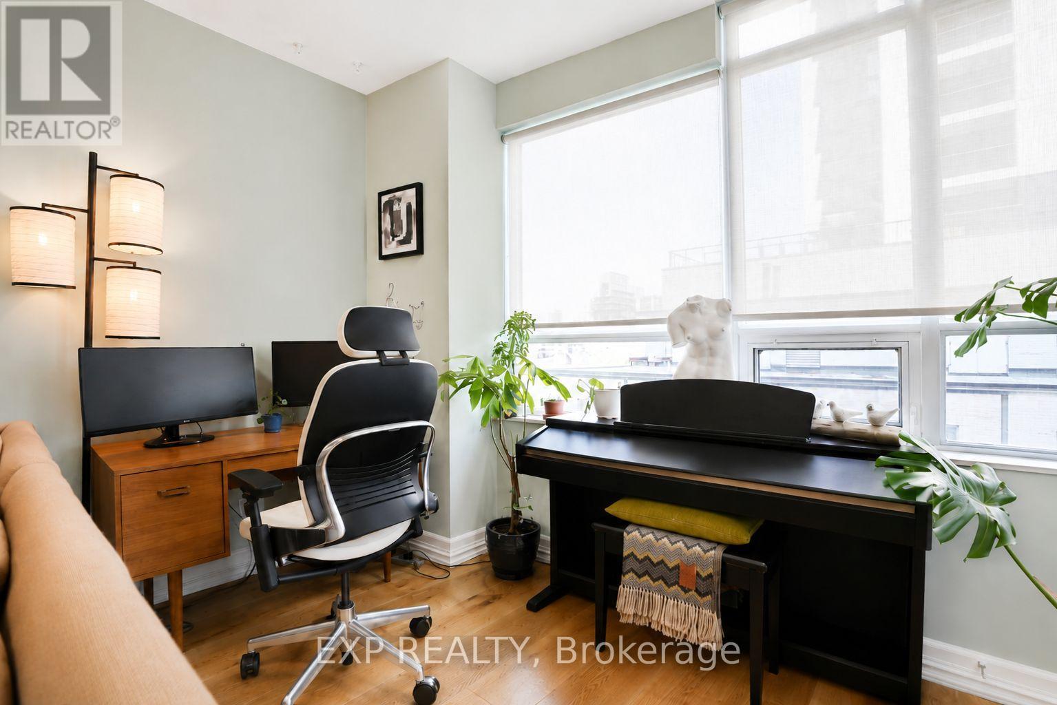404 - 500 St Clair Avenue W Property Photo 12