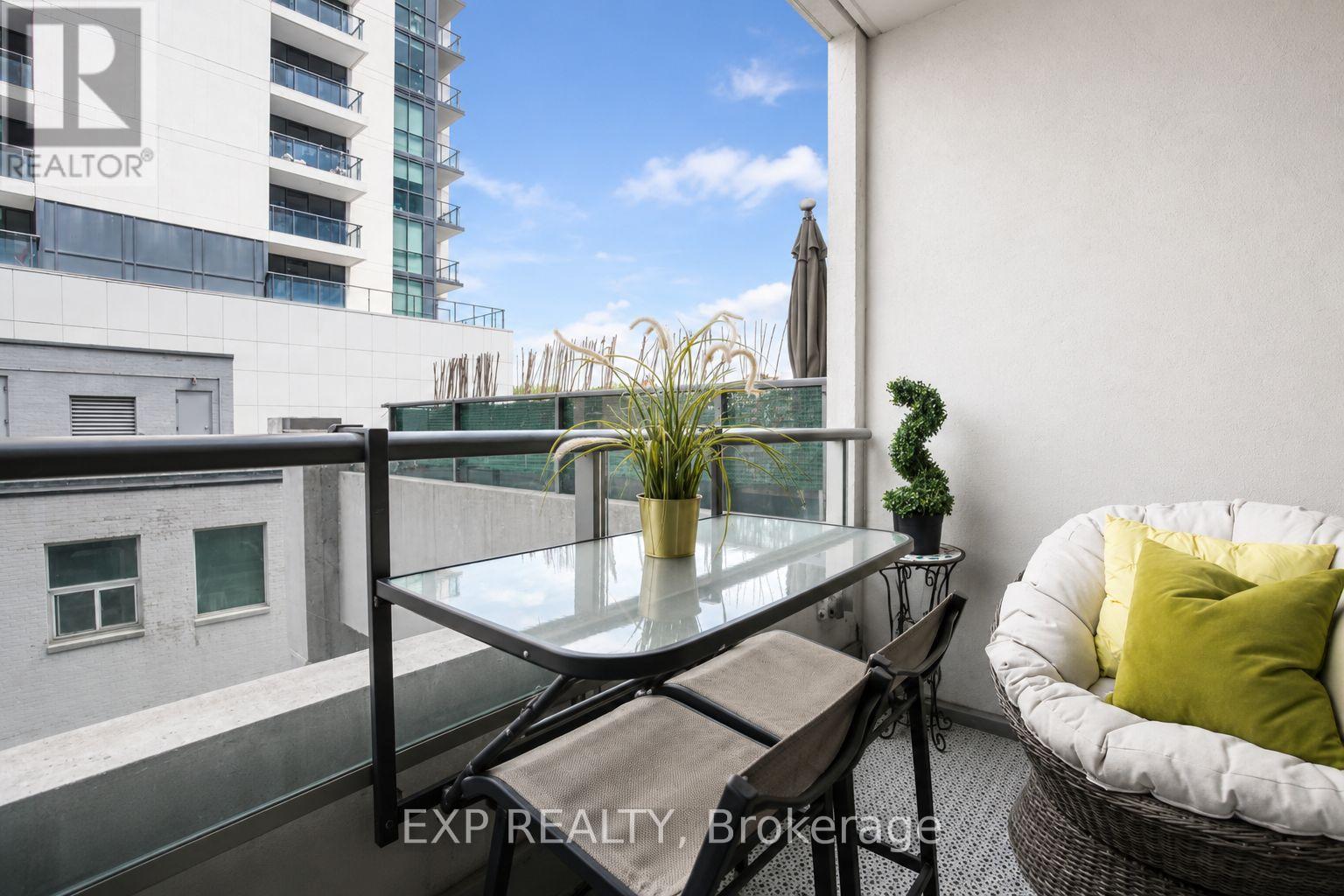 404 - 500 St Clair Avenue W Property Photo 13