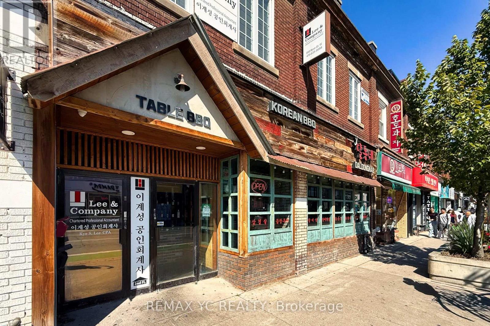 2nd Floor - 658 Bloor Street W Property Photo 3