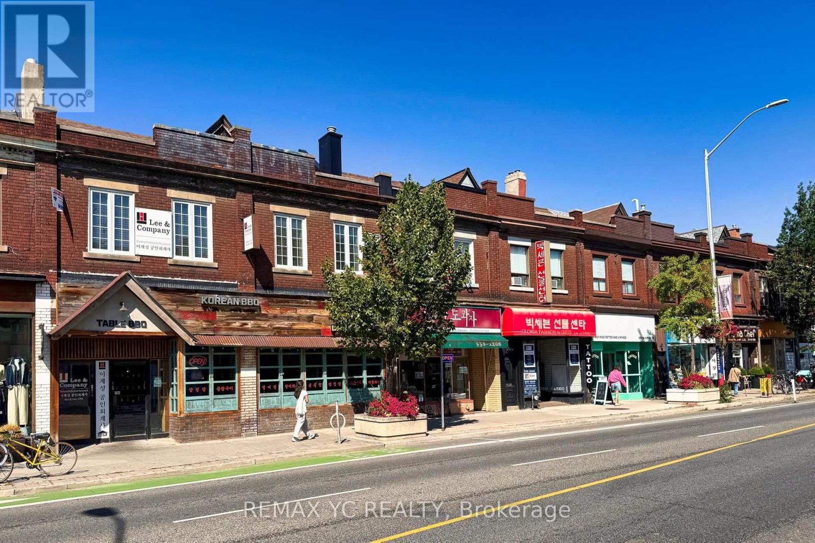 2nd Floor - 658 Bloor Street W Property Photo 5