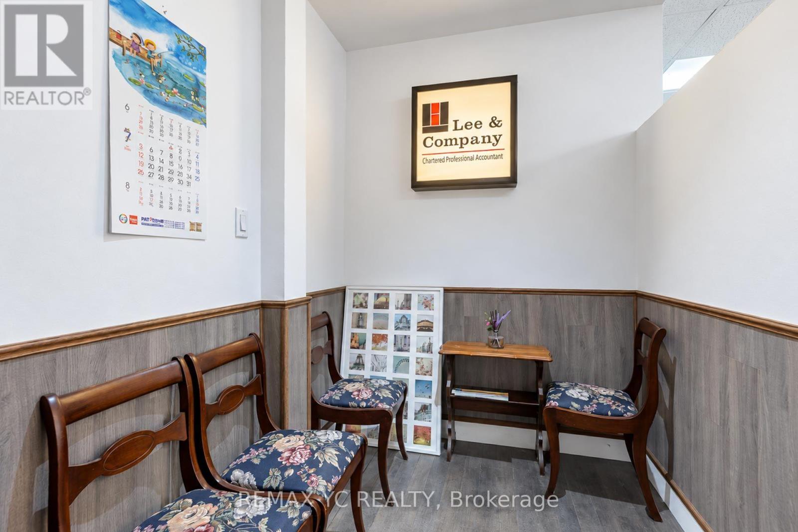 2nd Floor - 658 Bloor Street W Property Photo 11