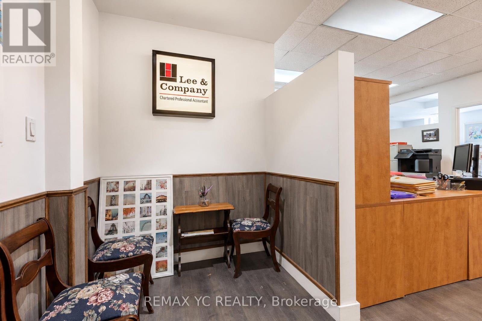 2nd Floor - 658 Bloor Street W Property Photo 12
