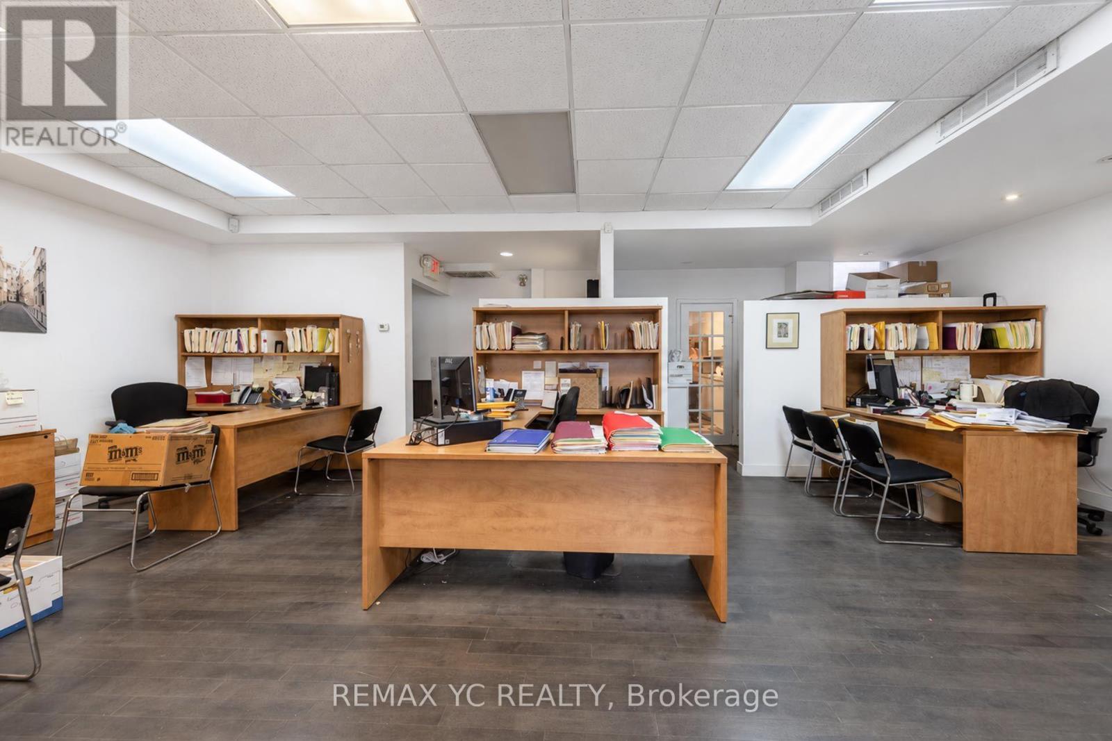 2nd Floor - 658 Bloor Street W Property Photo 13