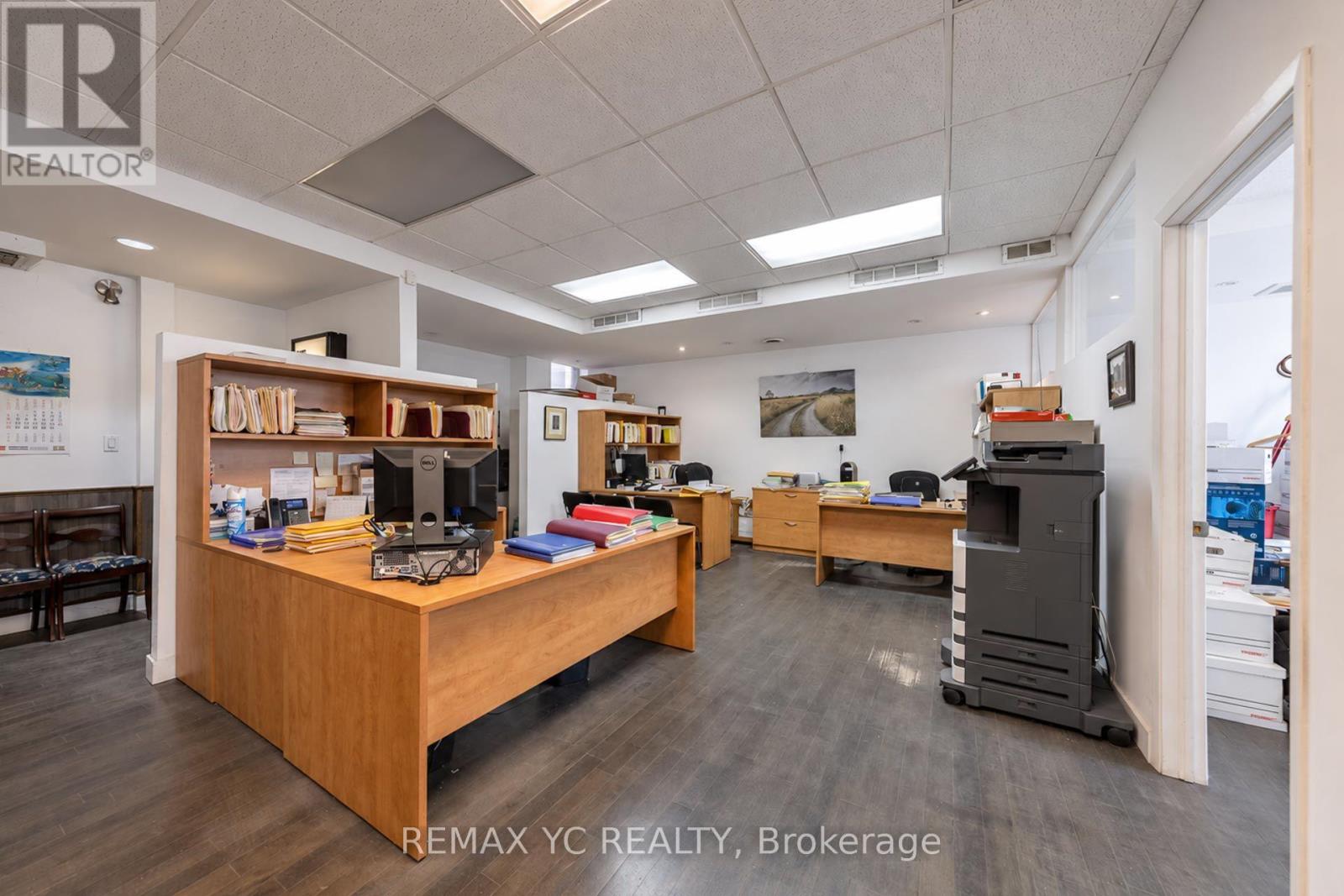 2nd Floor - 658 Bloor Street W Property Photo 14