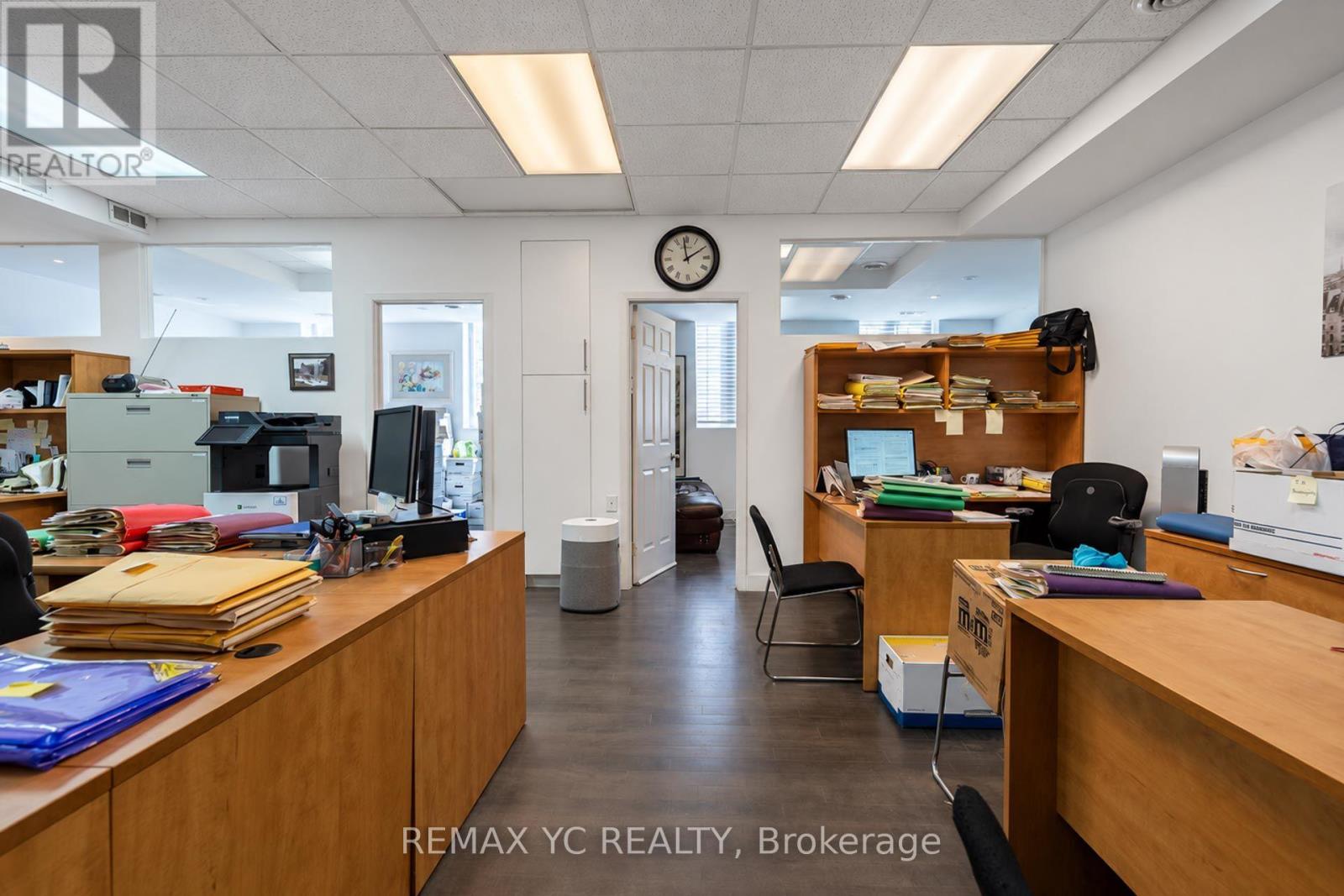 2nd Floor - 658 Bloor Street W Property Photo 15