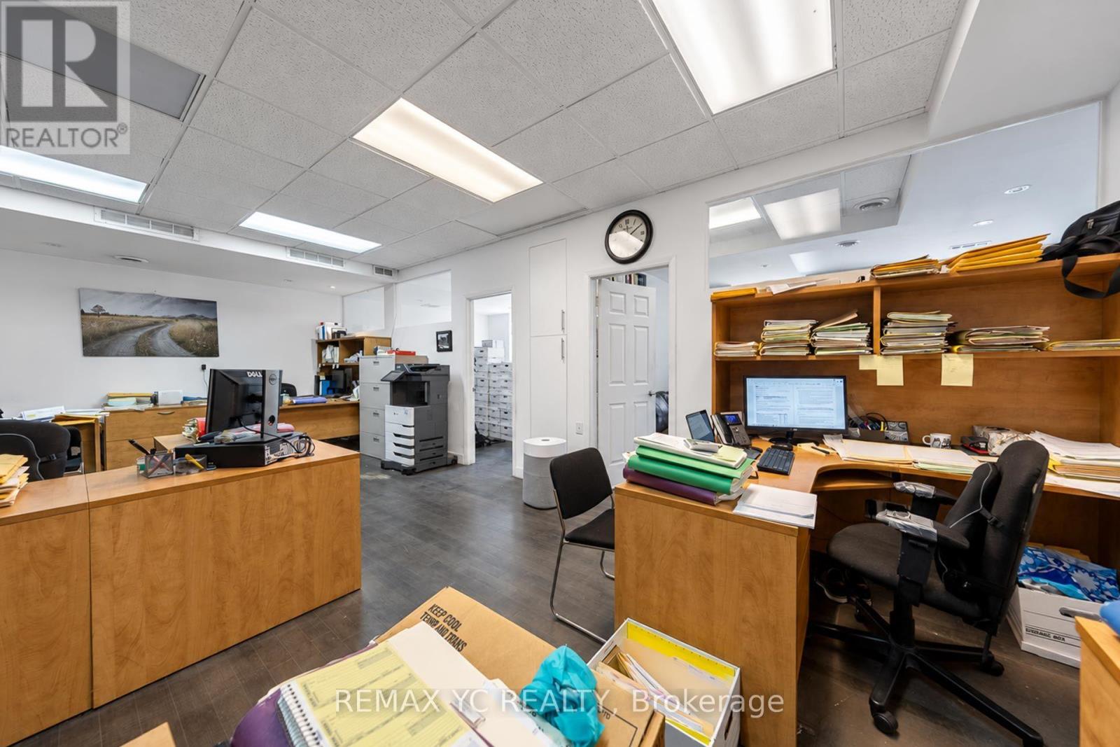 2nd Floor - 658 Bloor Street W Property Photo 16