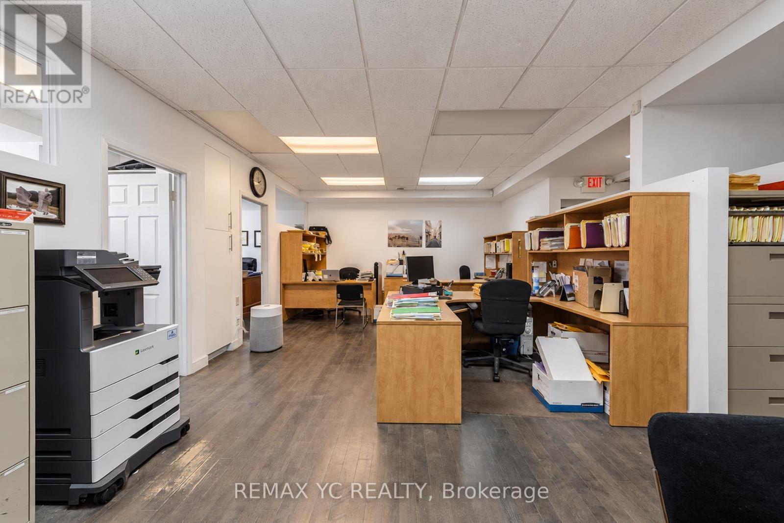 2nd Floor - 658 Bloor Street W Property Photo 18