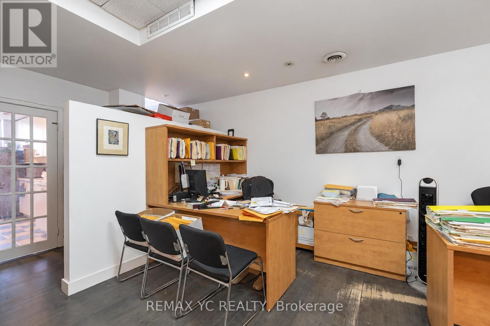 2nd Floor - 658 Bloor Street W Property Photo 19